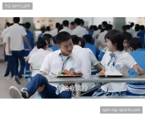 覃海洋训练完直接啃鸡腿？这自律人设有点扛不住啊